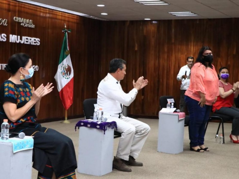 Entrega REC microcréditos a mujeres tuxtlecas