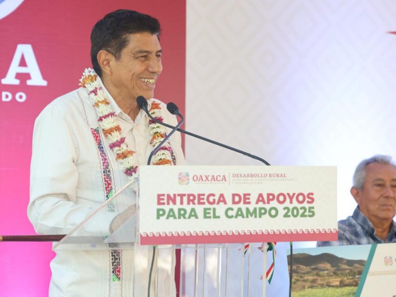 Entrega Salomón Jara 6.7 MDP a productores de la Mixteca