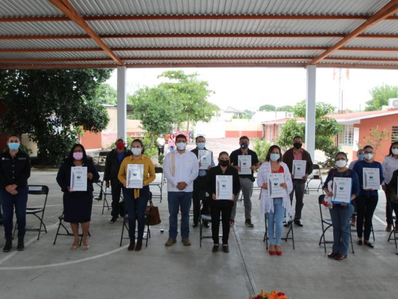 Entrega SEV títulos de propiedad a planteles educativos de Veracruz