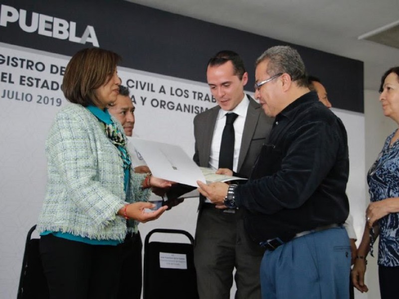 Entrega SGG actas del registro civil a trabajadores