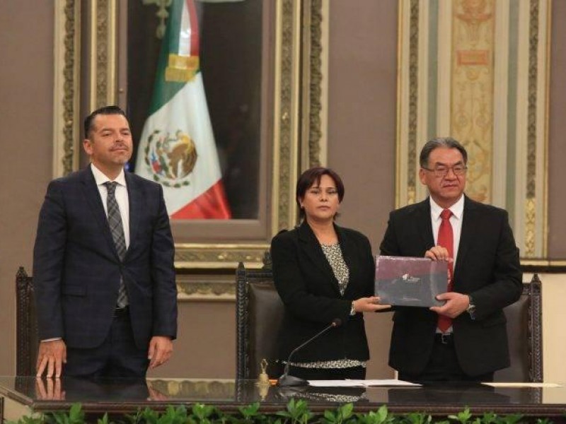 Entrega titular de SEP informe de gobierno