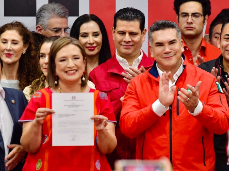 Entrega Xóchitl Gálvez en el PRI su carta para precandidatura