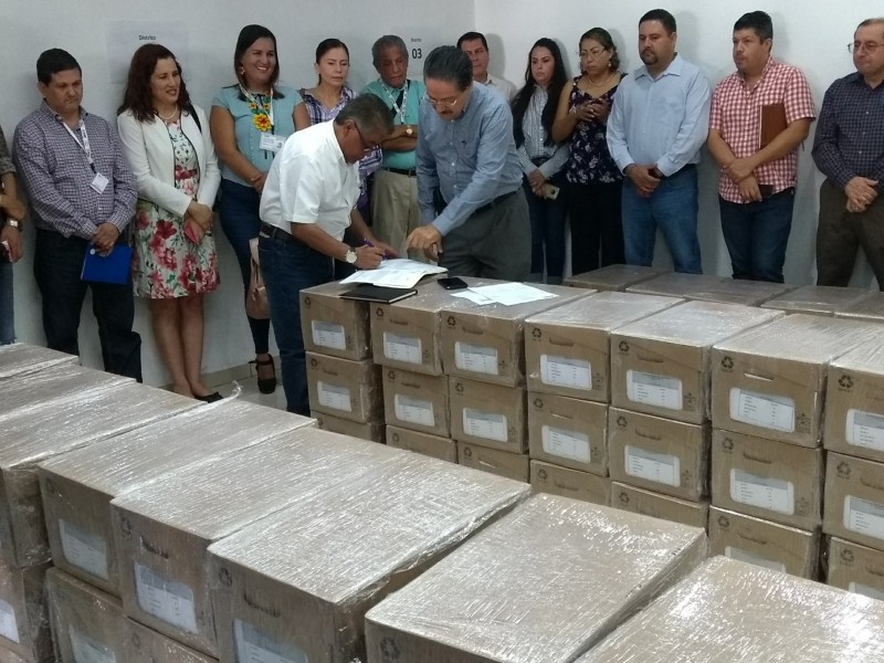 Entregadas las listas nominales en Nayarit