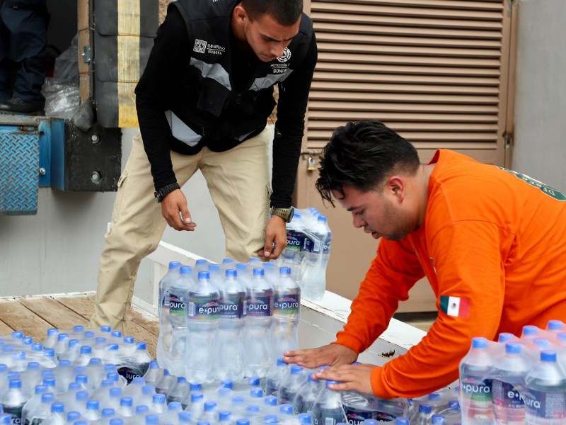 Entregan 14 mil litros de agua para combatir altas temperaturas en Sonora