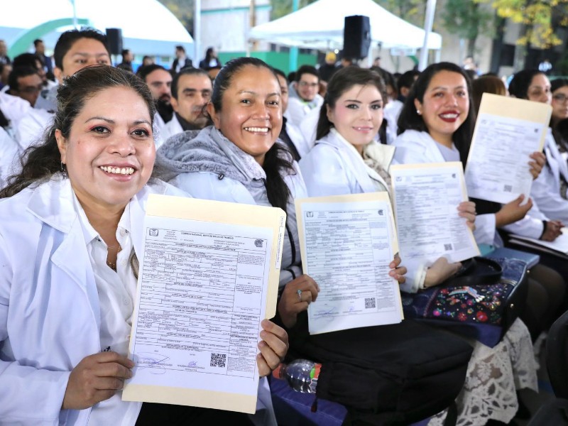 Entregan 300 plazas en el IMSS por demanda de nuevos hospitales