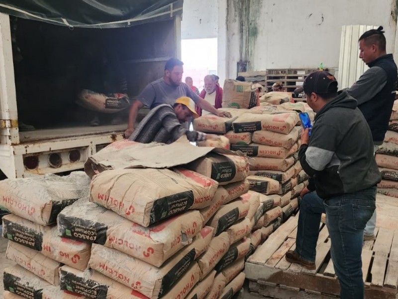 Entregan 76 toneladas de cemento a productores de la Meseta
