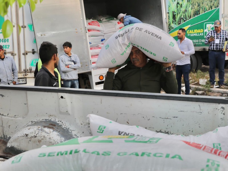 Entregan apoyos a campesinos afectados por sequía; dispersarán 68 mdp