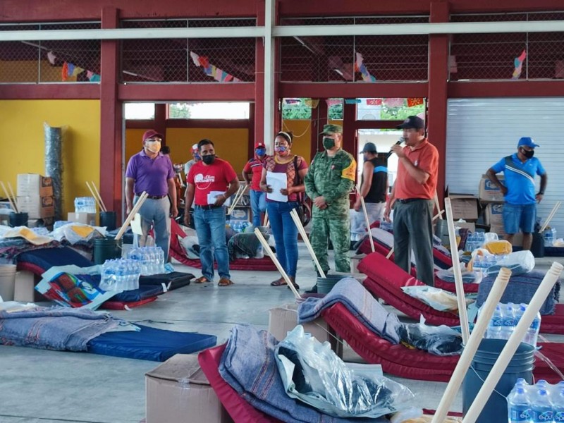 Luego de 40 días, entregan apoyos a damnificados por lluvias