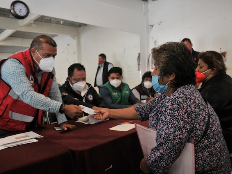 Entregan apoyos a familias afectadas en el Chiquihuite