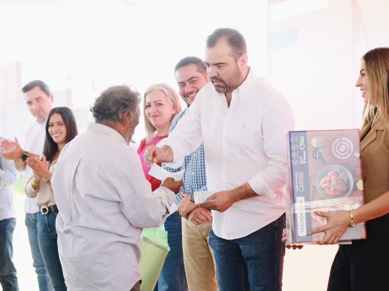 Entregan apoyos a familias afectadas por inundaciones en Tlajomulco