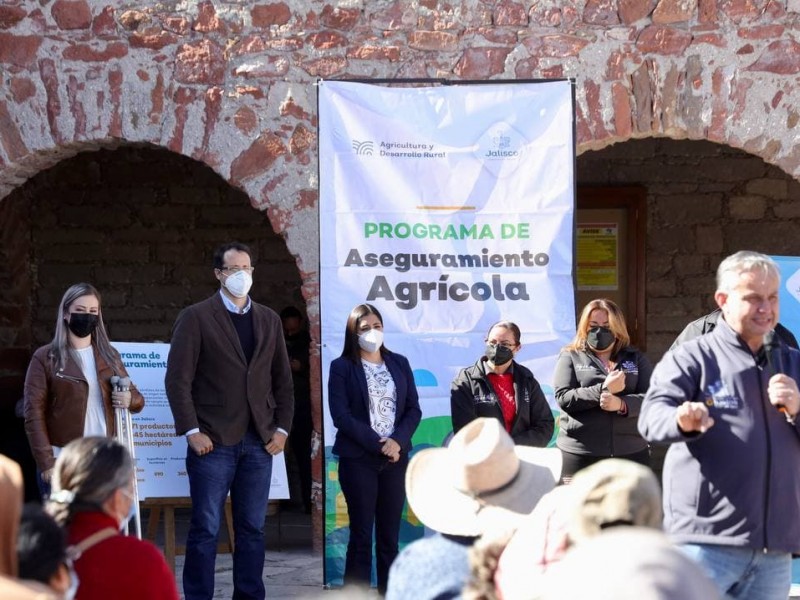 Entregan apoyos a más de 300 productores afectados por sequía