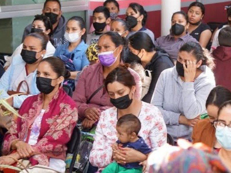 Entregan apoyos económicos a familiares de pacientes con cáncer 