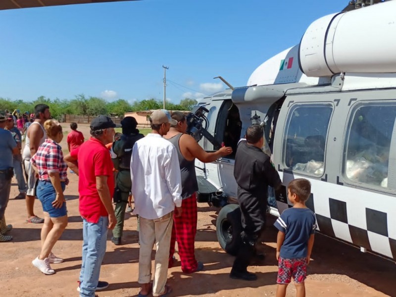 Entregan apoyos en ejidos incomunicados vía aérea