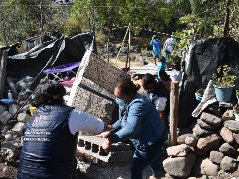 Entregan apoyos en la D Chalmita de Pedro Escobedo