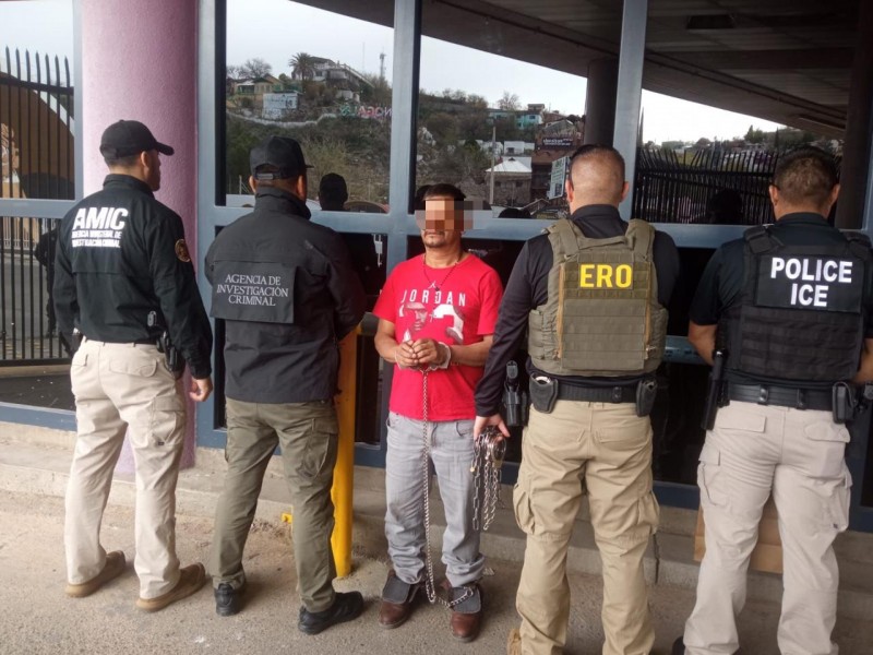 Entregan autoridades estadounidenses a México a prófugo en Michoacán