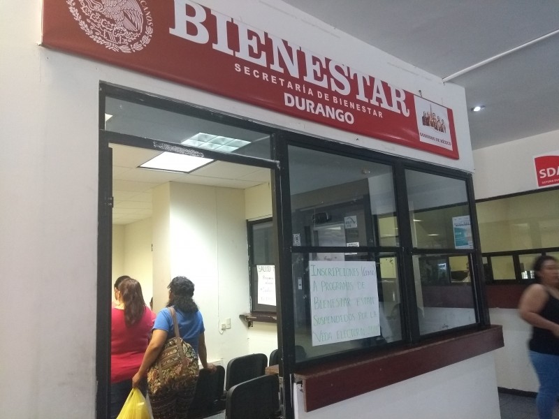 Entregan becas Benito Juárez, antes Prospera