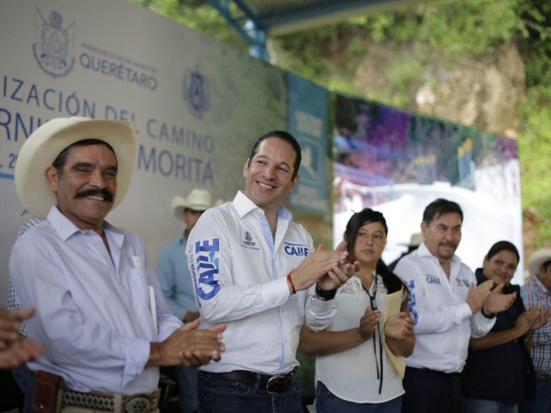 Entregan caminos que conectan 79 comunidades Serranas