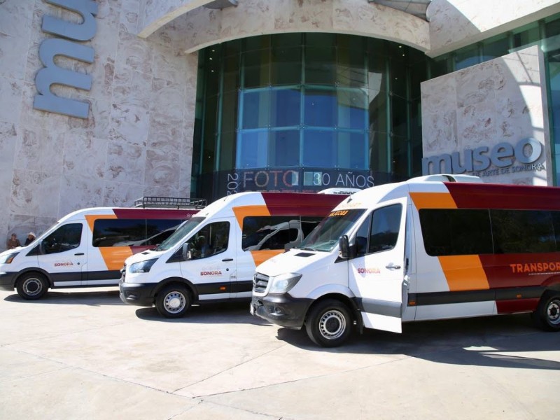 Entregan camiones para transporte de estudiantes