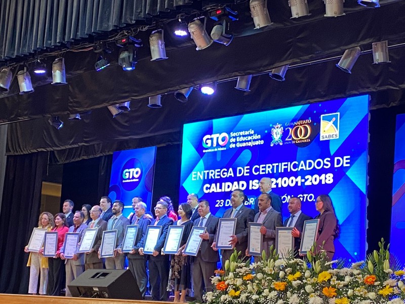 Entregan certificados de calidad ISO 21001-2018