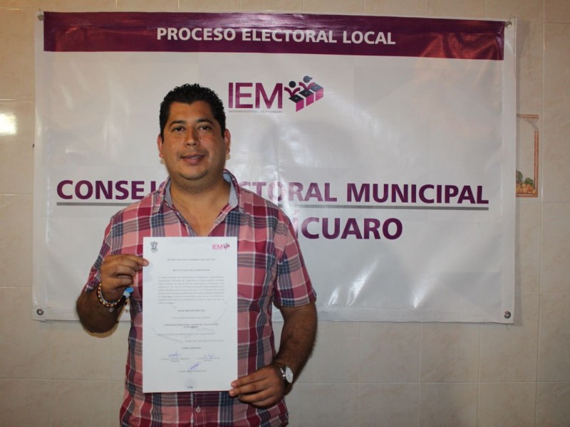 Entregan constancia a Presidente electo de Tangancícuaro