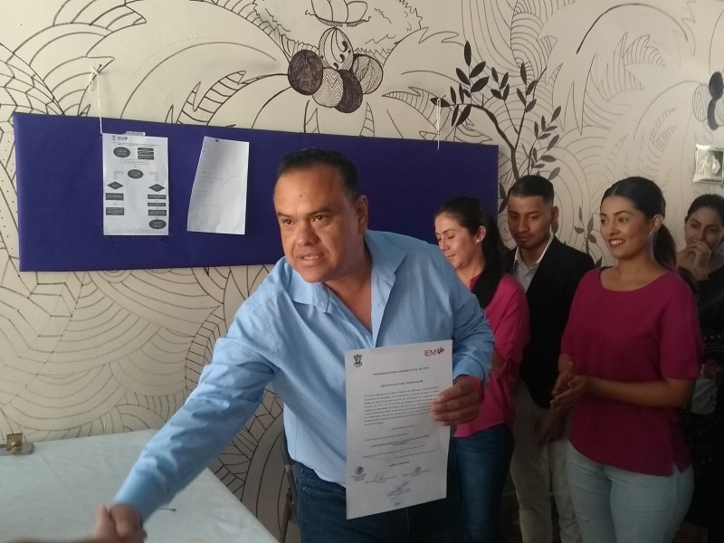 Entregan constancia de mayoría a Presidente Ecuandurense