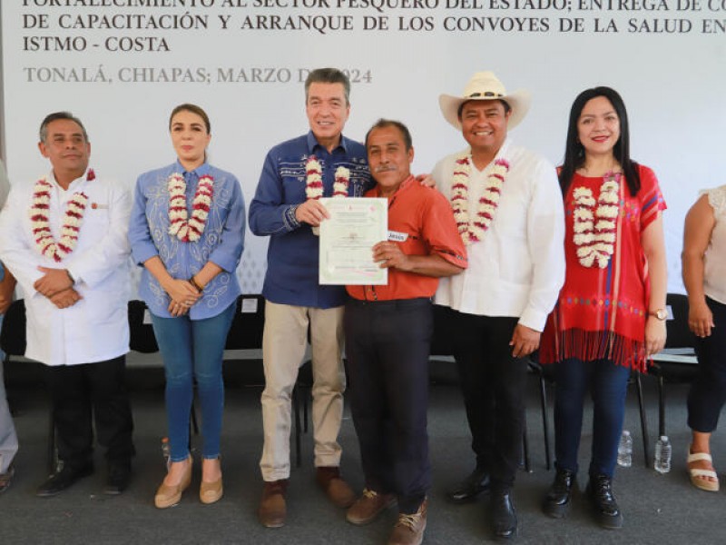 Entregan constancias de capacitación a pescadores en Chiapas