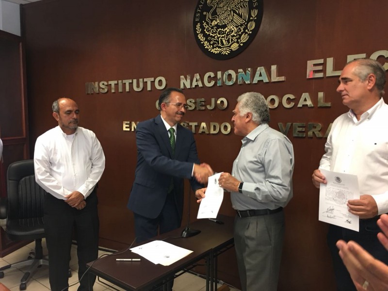 Entregan constancias de mayoría a Senadores Electos