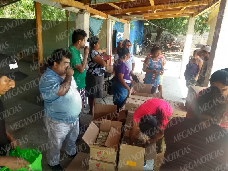 Entregan desayunos fríos a primaria en Salina Cruz