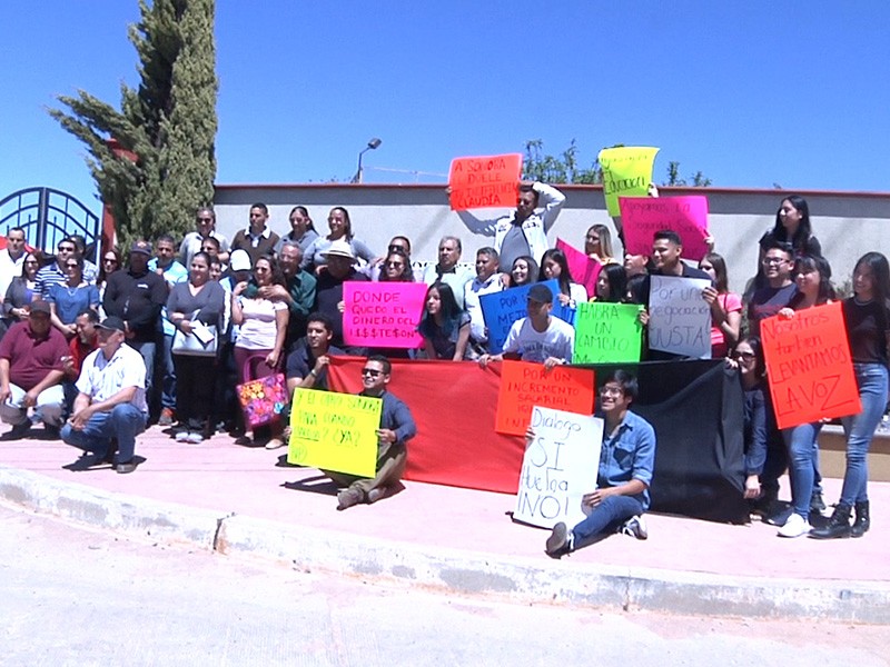 Entregan despensas a trabajadores de UNISON en huega