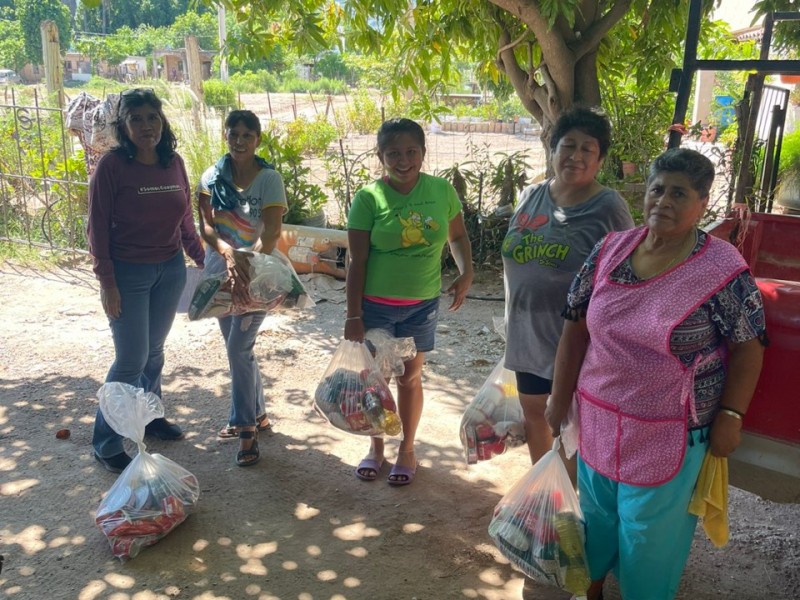 Entregan despensas para familias