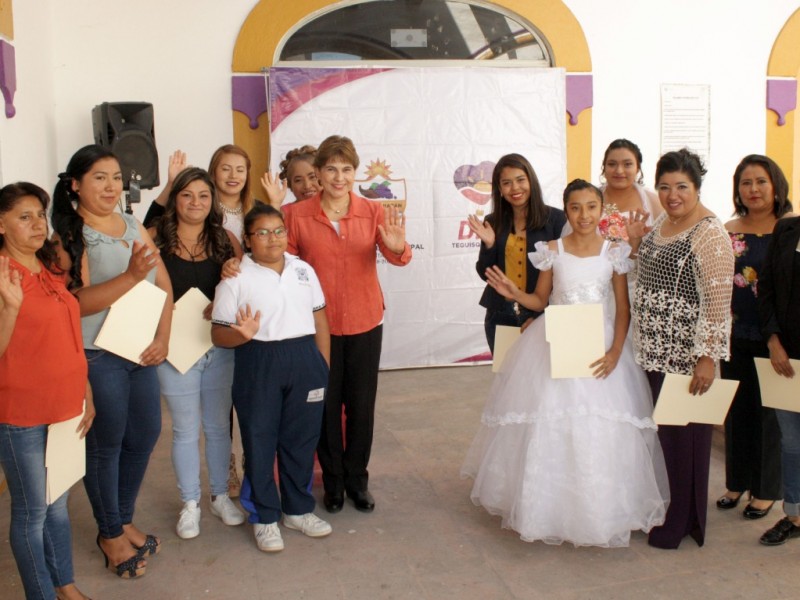 Entregan diplomas a jóvenes tequisquiapenses