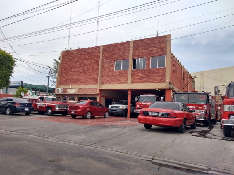 Entregan diferente aportaciones a Bomberos y Cruz Roja