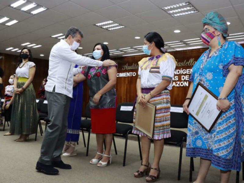 Entregan en Chiapas reconocimientos a mujeres indígenas y afrodescendientes