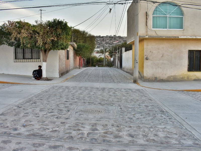 Entregan en Los Olvera obra de urbanización