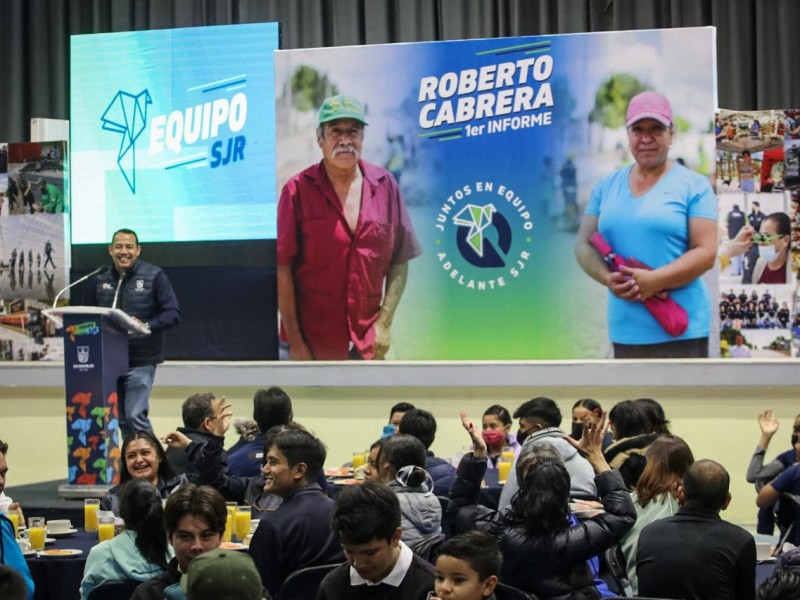 Entregan en SJR 450 becas en espacios deportivos