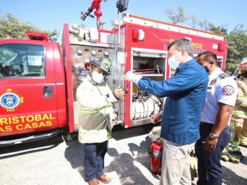 Entregan equipamiento a bomberos de Chiapas