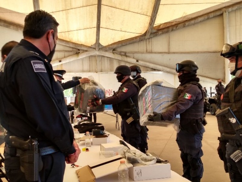 Entregan equipamiento a policía municipal de Tepic