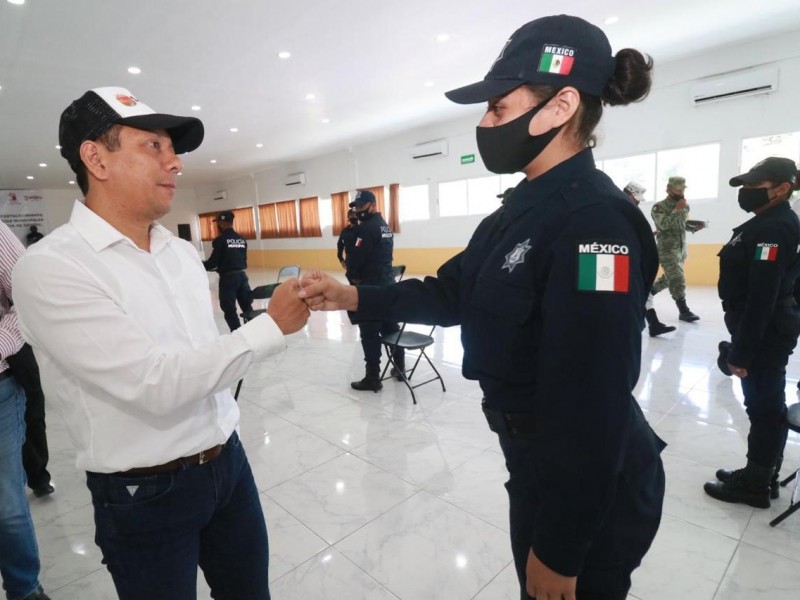 Entregan equipamiento a policías de la Sierra en Chiapas