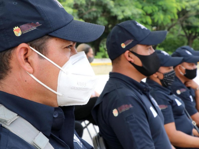 Entregan equipamiento a policías en Totolapa