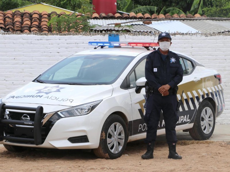 Entregan equipamiento a policías en Villaflores