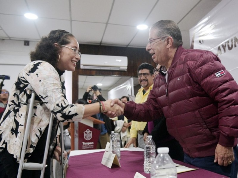 Entregan escrituras a 11 escuelas en Tuxpan