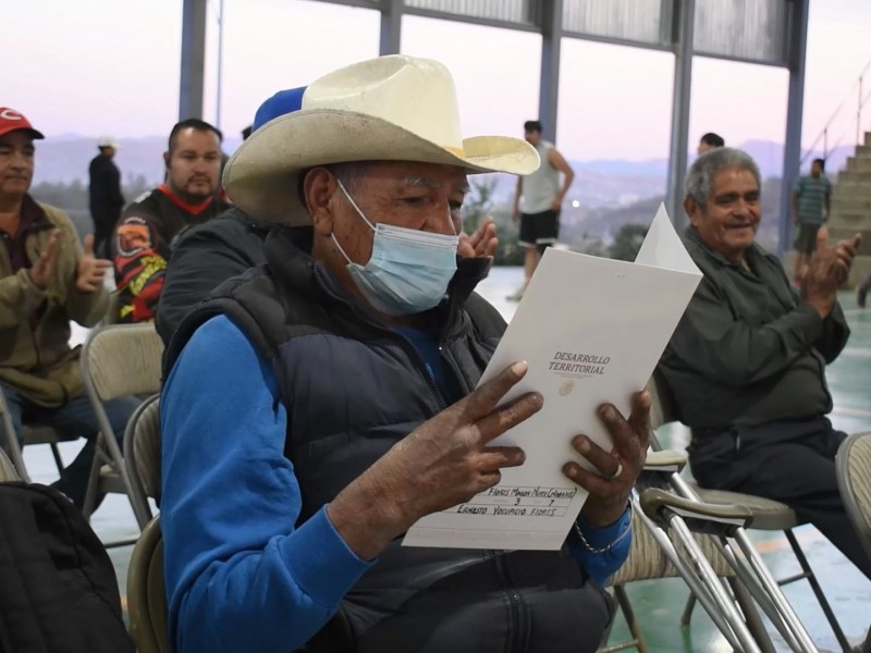 Entregan escrituras a familias de varias colonias nogalenses