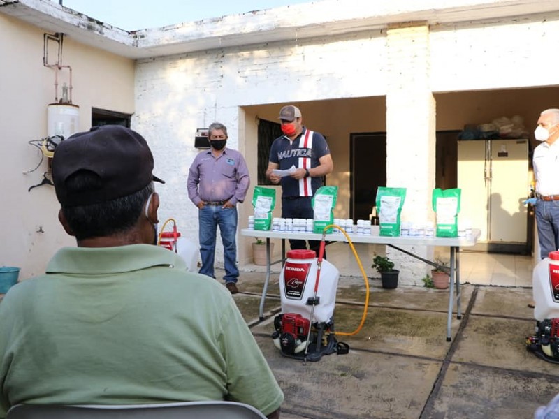 Entregan fertilizante y fungicida a productores de café