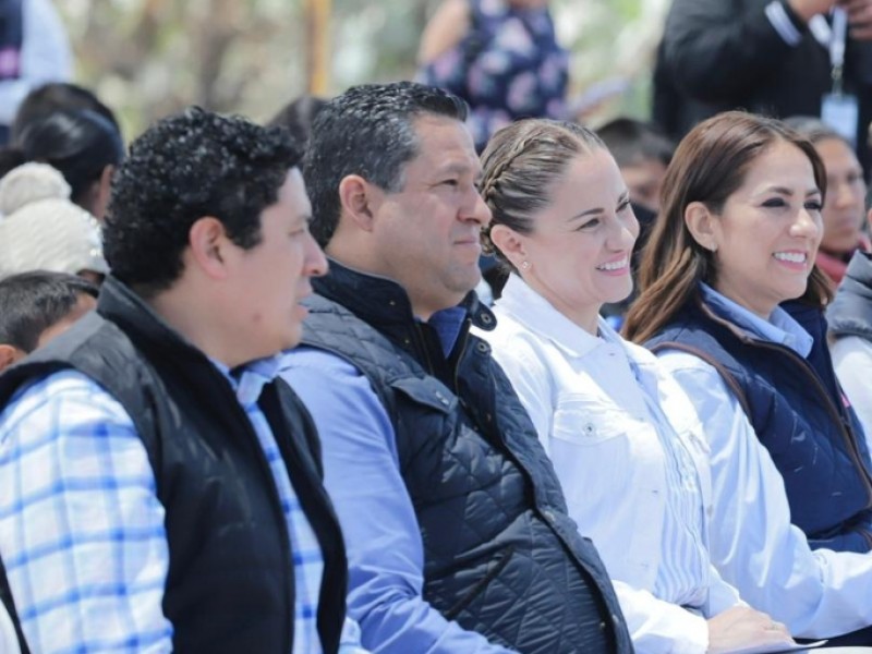 Entregan Insumos Alimentarios a Estudiantes