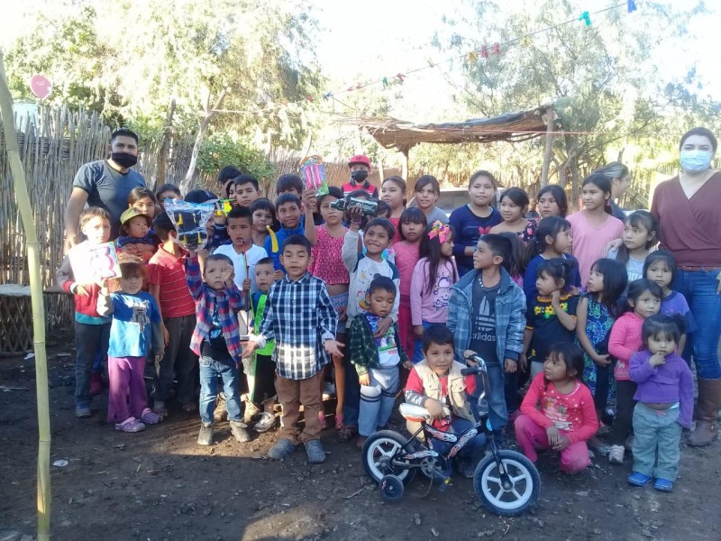 Entregan juguetes a niños del Valle y comunidades yaquis