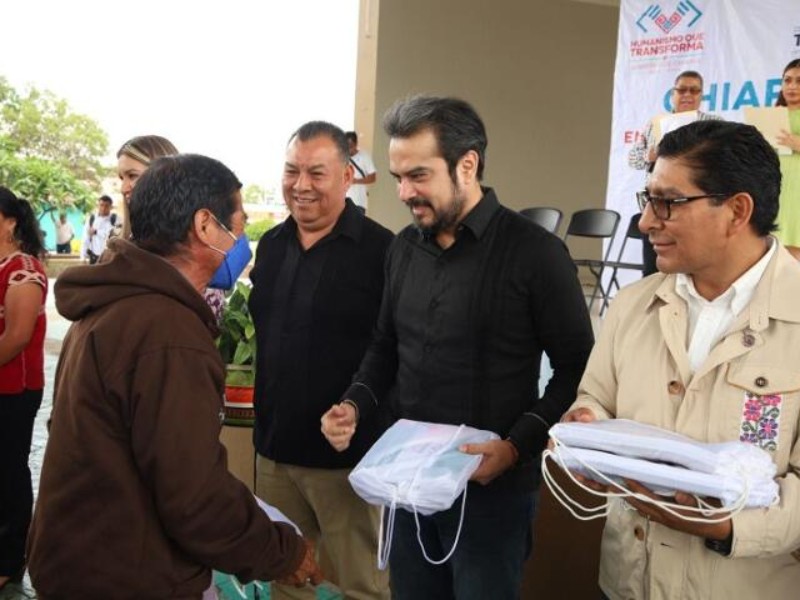 Entregan kits educativos para fortalecer la alfabetización en Chiapas