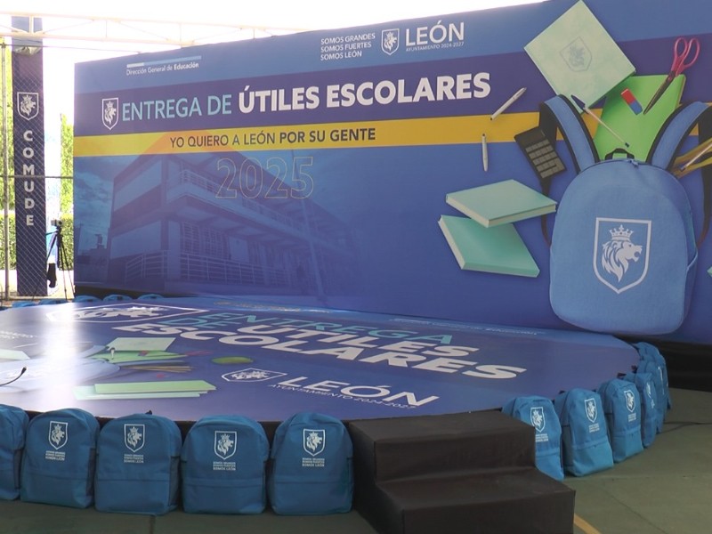Entregan más de 11 mil paquetes escolares para estudiantes de León