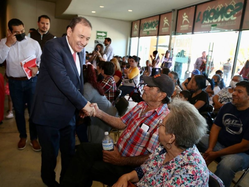 Entregan más de dos mil tarjetas de apoyos programas sociales