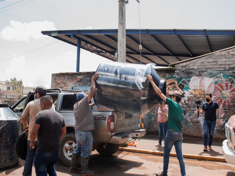 Entregan material a bajo costo a familias vulnerables de Tangancícuaro