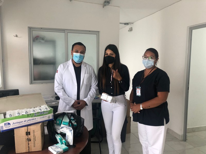 Entregan medicamentos al área covid del IMSS en Zamora